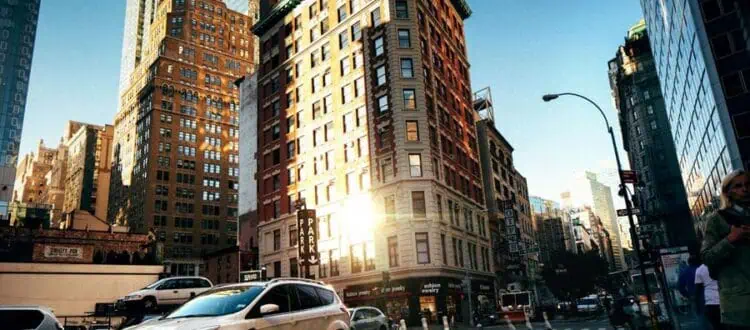 Executive NYC Limousine Taxis: Expert Luggage Assistance for Clients - Limousine Services NYC